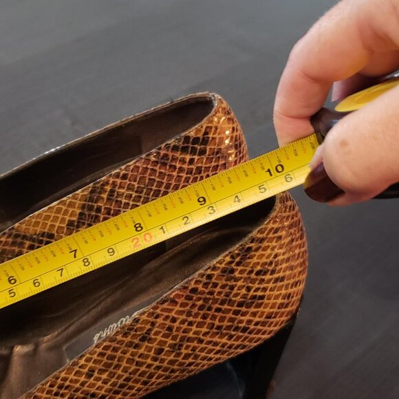 Stuart Weitzman animal print snake leather low heel shoes - Picture 3 of 11